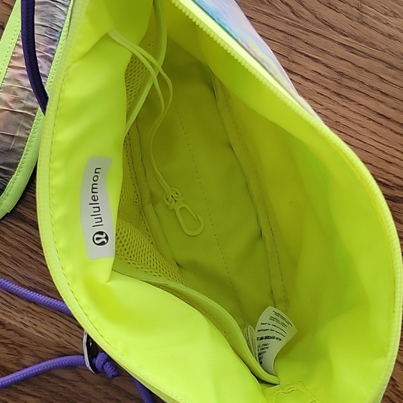 Lululemon Patch logo Crossbody - Picture 4 of 8